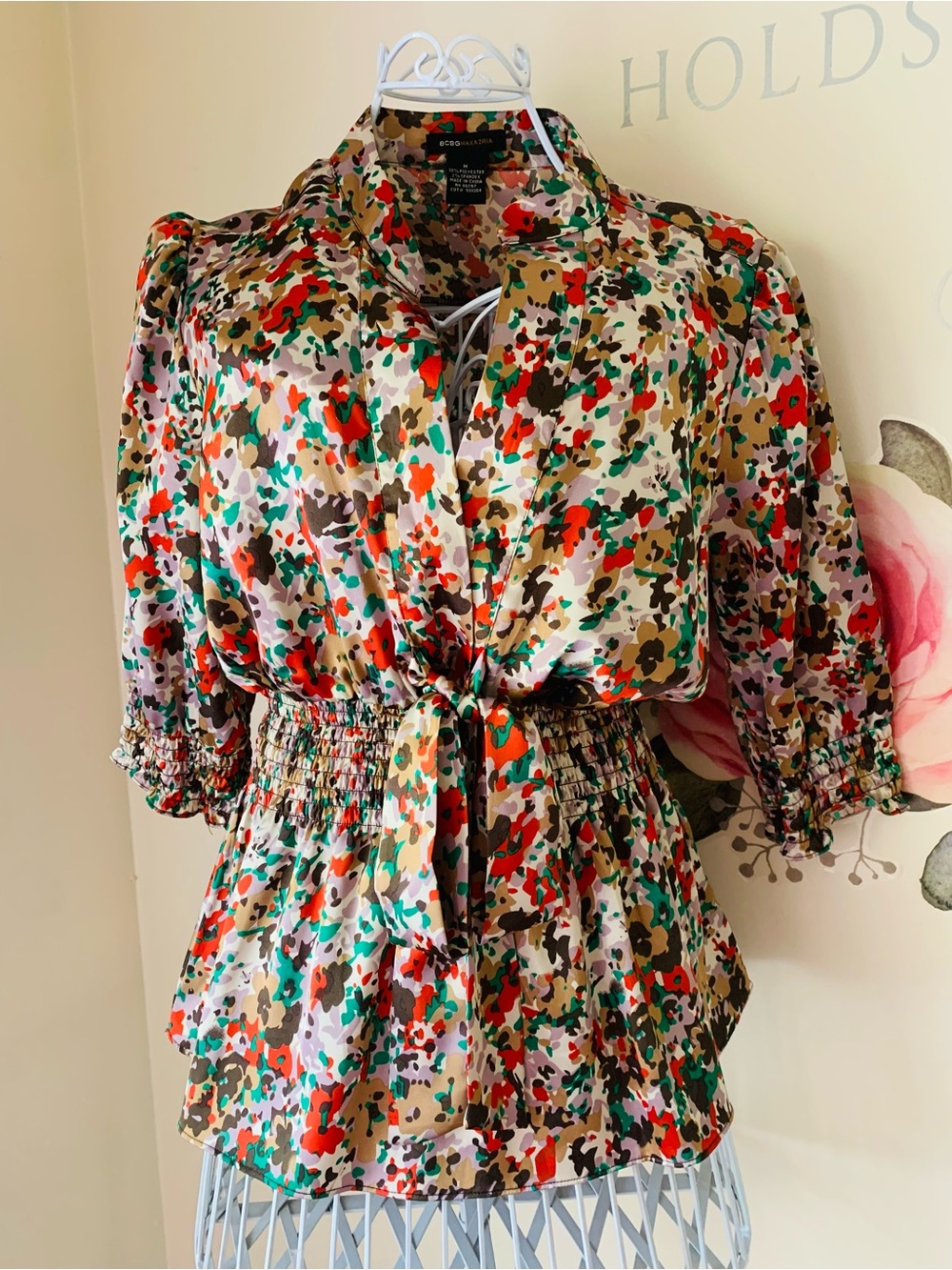 BCBG MaxAzria Silky Satin Career Tie Blouse Fall Floral Size M